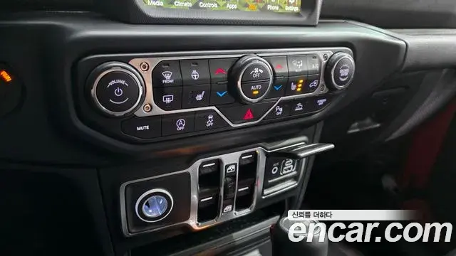 Jeep Wrangler 2022 — Şəkil 19/31