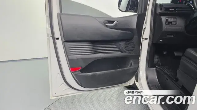 Hyundai Staria 2021 — Photo 34/40