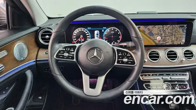 Mercedes-Benz E-Class 2019 — Photo 14/37