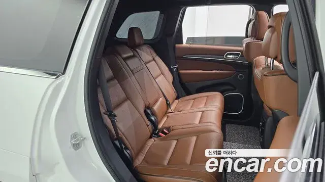Jeep Grand Cherokee 2021 — Şəkil 26/30