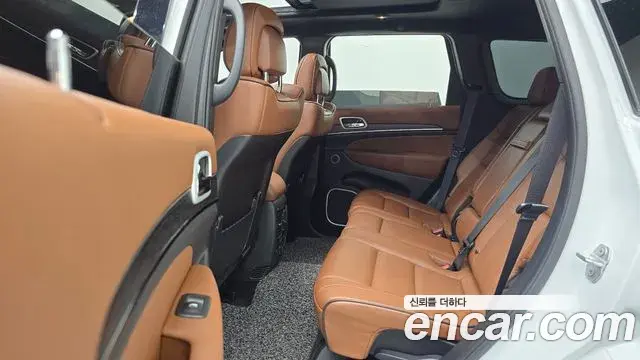 Jeep Grand Cherokee 2021 — Şəkil 9/30