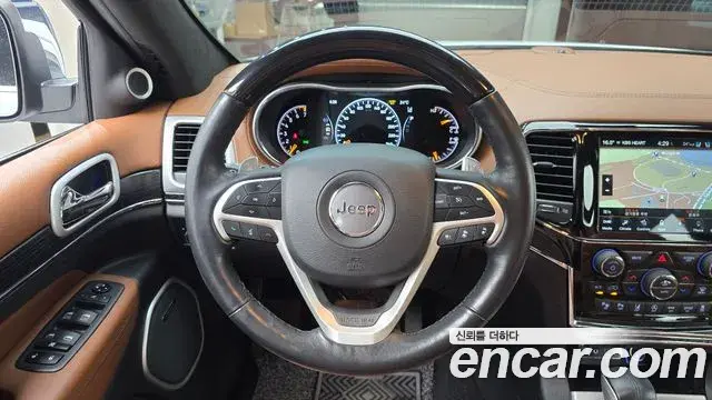 Jeep Grand Cherokee 2021 — Şəkil 12/30