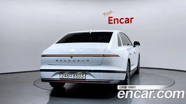 Hyundai Grandeur Hybrid 2023 — ფოტო 10/36