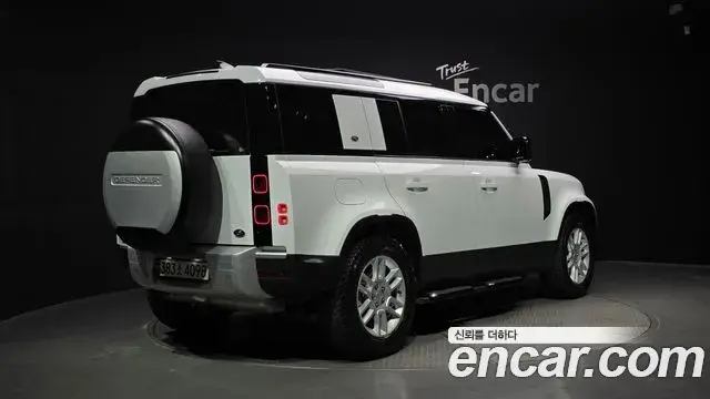 Land Rover Defender 2021 — Фото 2/20