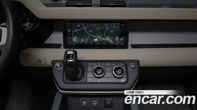 Land Rover Defender 2021 — Фото 14/20