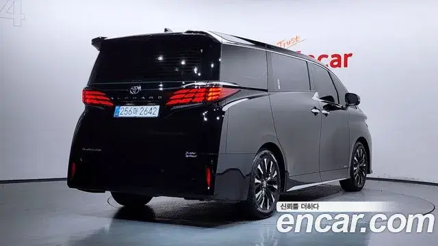 Toyota Alphard 2025 — Şəkil 23/34