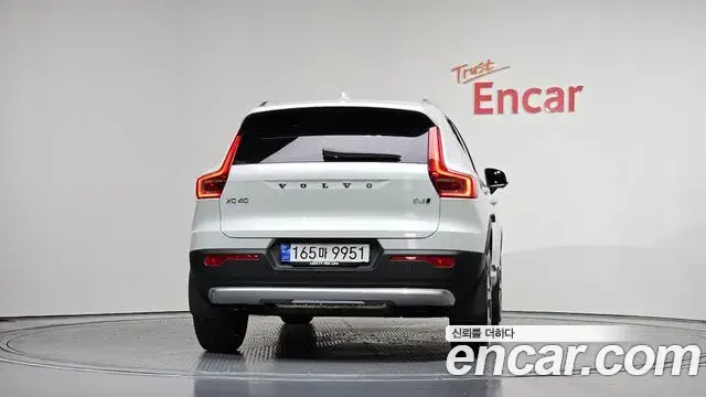 Volvo XC40 2024 — Şəkil 31/33