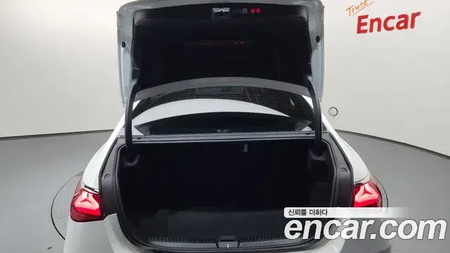 Mercedes-Benz E-Class 2024 — Şəkil 18/33