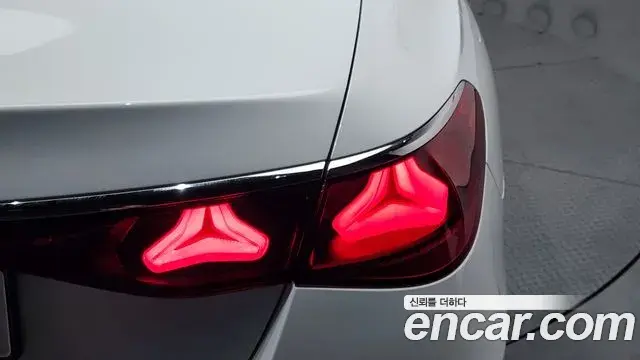 Mercedes-Benz E-Class 2024 — Şəkil 15/33