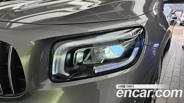 Mercedes-Benz GLB-Class 2022 — Şəkil 10/31
