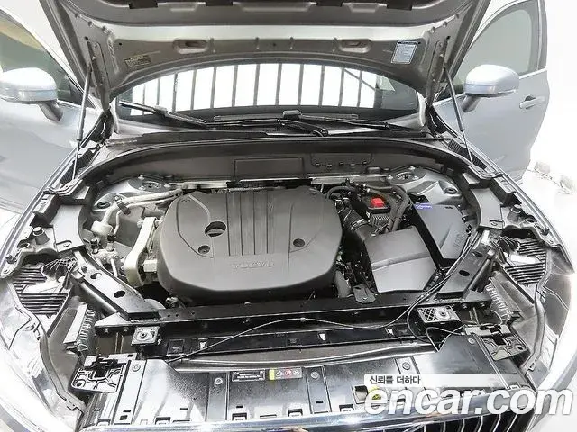 Volvo XC60 2021 — ფოტო 12/20