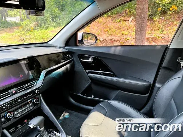 Kia Niro 2021 — Фото 10/20