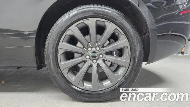 Land Rover Range Rover Velar 2020 — ფოტო 7/33