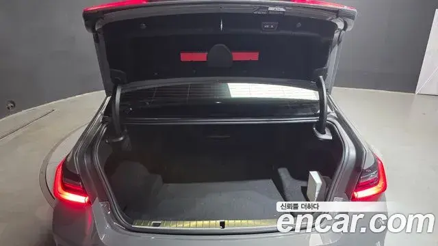 BMW 7 Series 2021 — Photo 10/32