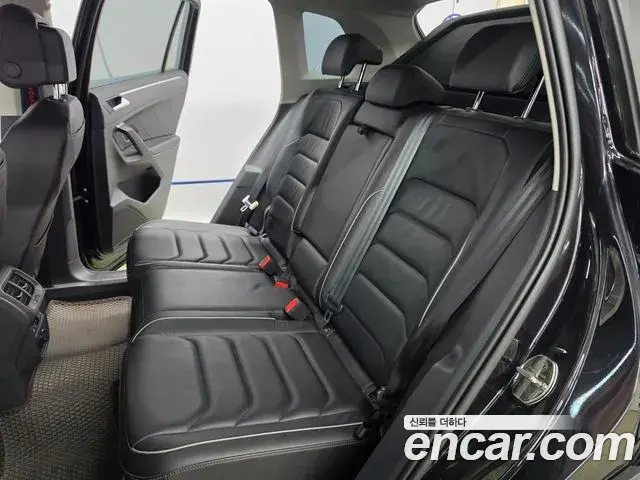 Volkswagen Tiguan 2021 — Photo 15/20