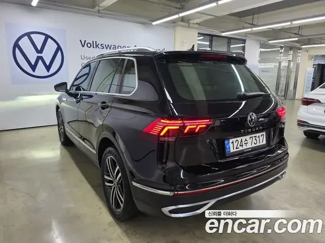 Volkswagen Tiguan 2021 — Photo 12/20