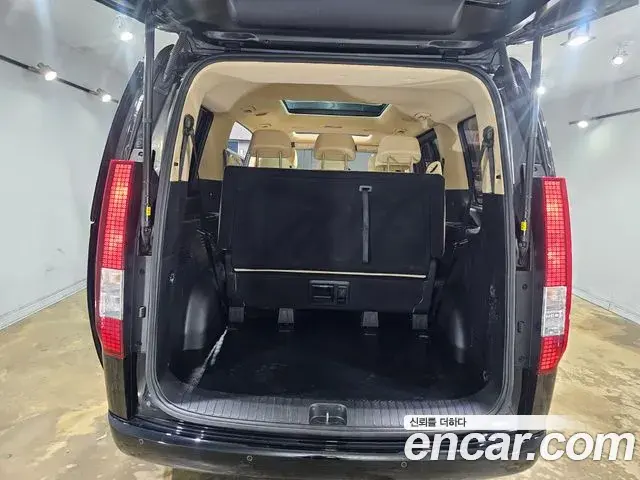 Hyundai Staria 2024 — ფოტო 18/20