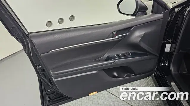 Toyota Camry 2019 — Photo 21/31