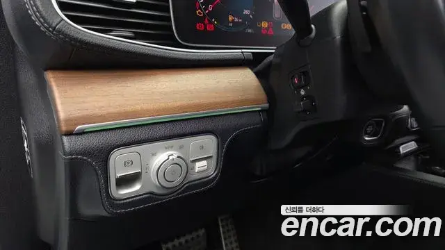 Mercedes-Benz GLE-Class 2019 — Фото 19/20