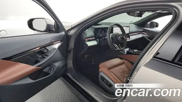 BMW 5 Series 2025 — ფოტო 9/20