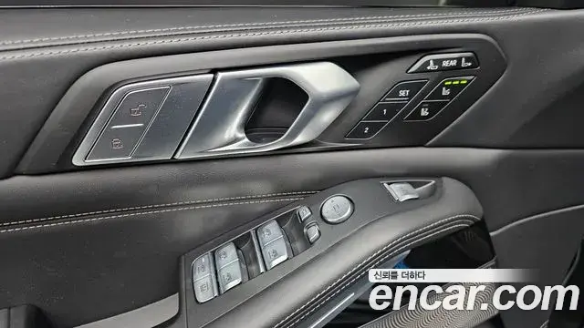 BMW X7 2021 — ფოტო 15/32