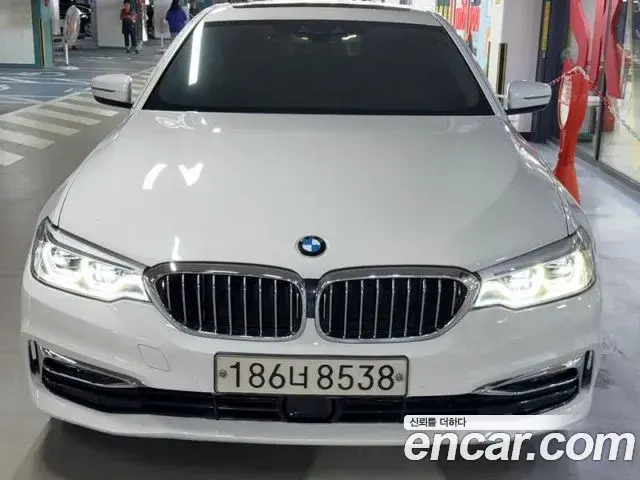 BMW 5 Series 2020 — ფოტო 8/20