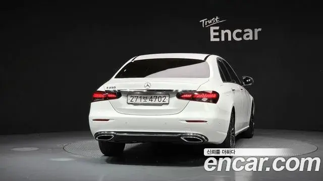 Mercedes-Benz E-Class 2022 — Photo 14/20