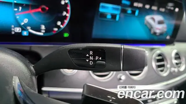Mercedes-Benz E-Class 2022 — Photo 20/20