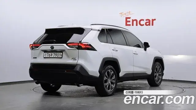 Toyota RAV4 2022 — Photo 1/20