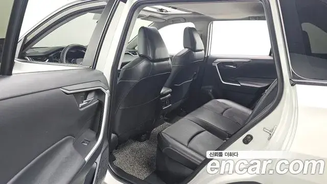 Toyota RAV4 2022 — Photo 11/20