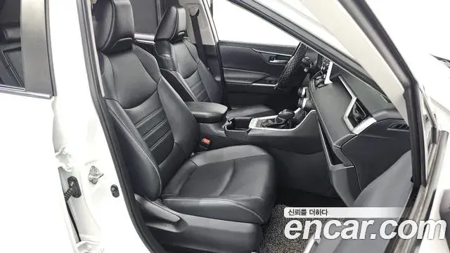 Toyota RAV4 2022 — Photo 12/20