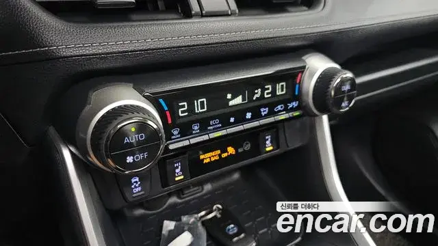 Toyota RAV4 2022 — Photo 18/20