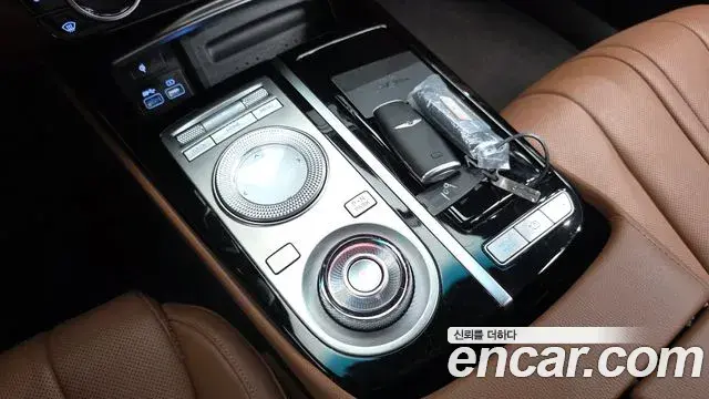 Genesis Electrified G80 2022 — Photo 8/20