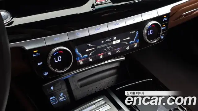 Genesis Electrified G80 2022 — Photo 18/20