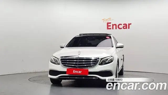 Mercedes-Benz E-Class 2019 — Фото 3/20