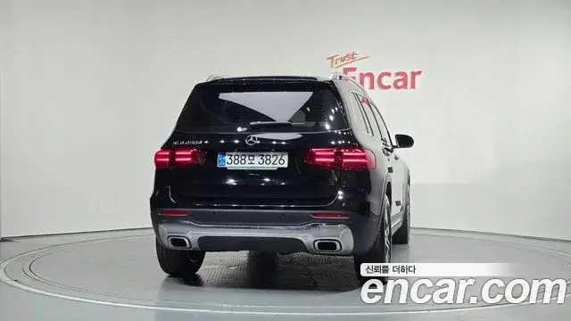 Mercedes-Benz GLB-Class 2024 — Photo 4/20
