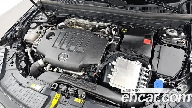 Mercedes-Benz GLB-Class 2024 — Photo 6/20