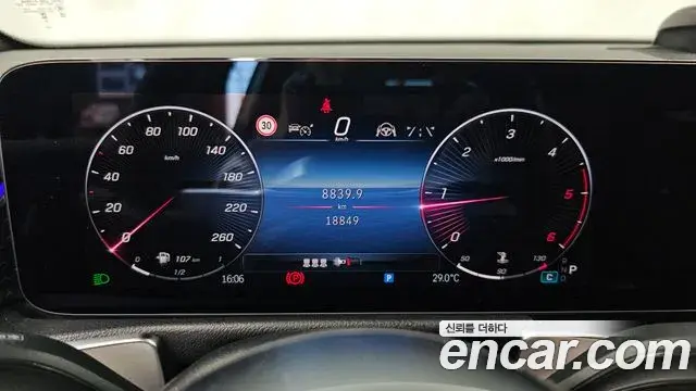 Mercedes-Benz GLB-Class 2024 — Photo 8/20