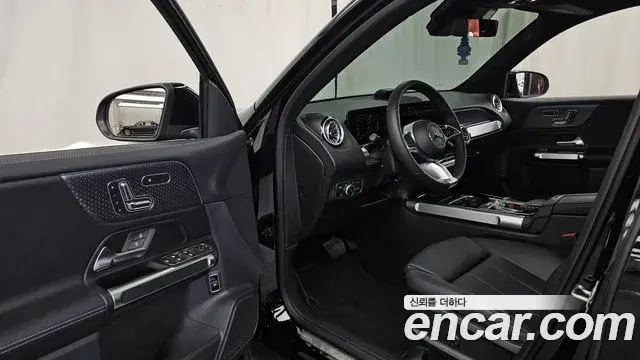 Mercedes-Benz GLB-Class 2024 — Photo 10/20