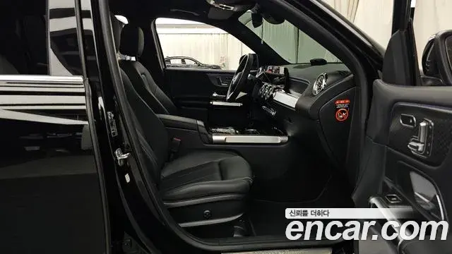Mercedes-Benz GLB-Class 2024 — Photo 11/20