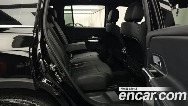 Mercedes-Benz GLB-Class 2024 — Photo 12/20