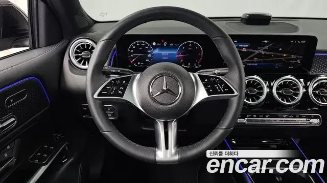 Mercedes-Benz GLB-Class 2024 — Photo 13/20