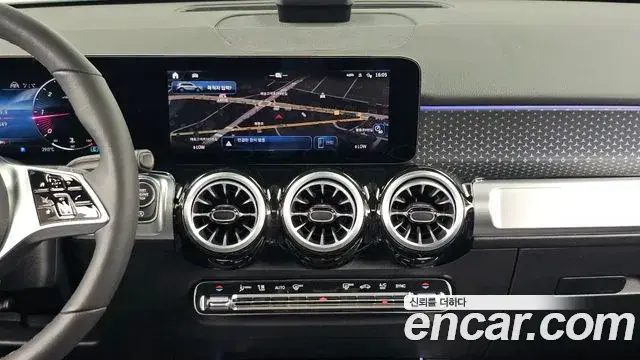 Mercedes-Benz GLB-Class 2024 — Photo 14/20