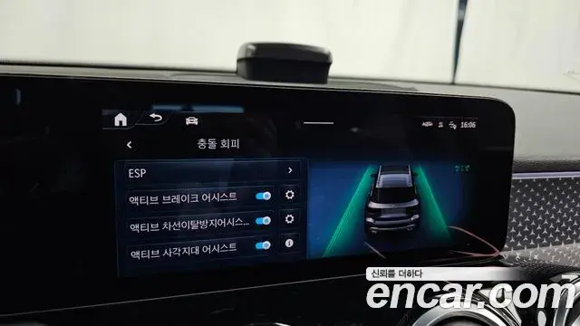 Mercedes-Benz GLB-Class 2024 — Photo 16/20