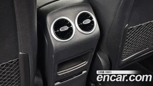 Mercedes-Benz GLB-Class 2024 — Photo 18/20