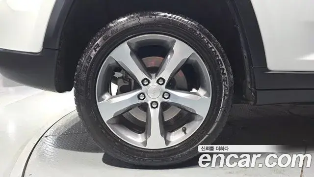 Jeep Grand Cherokee 2023 — Şəkil 14/34