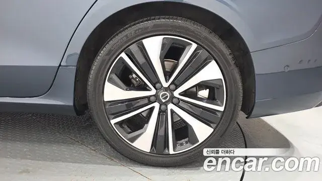 Volvo S60 2023 — Şəkil 24/37