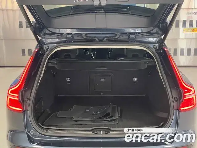 Volvo V60 Cross Country, 2024