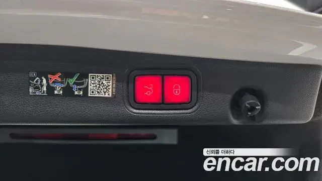 Mercedes-Benz E-Class 2023 — ფოტო 17/33