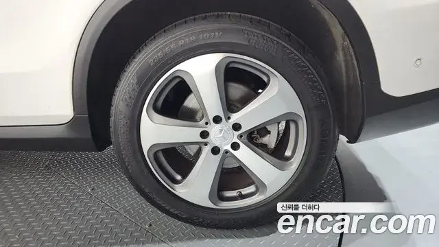 Mercedes-Benz GLC-Class 2019 — ფოტო 8/31